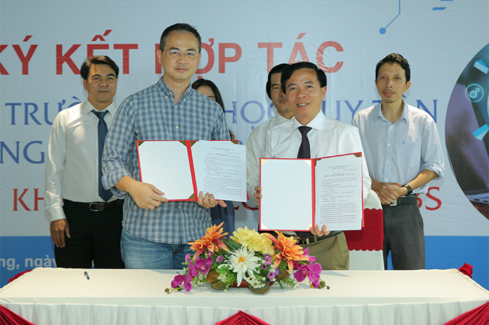 Lễ ký kết hợp tác giữa Đại học Duy Tân Ký kết và Công ty EVVO Labs (Singapore)