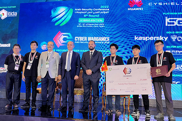 Sinh viên Duy Tân đạt giải nhì tại cuộc thi về an toàn thông tin ở Ai Cập